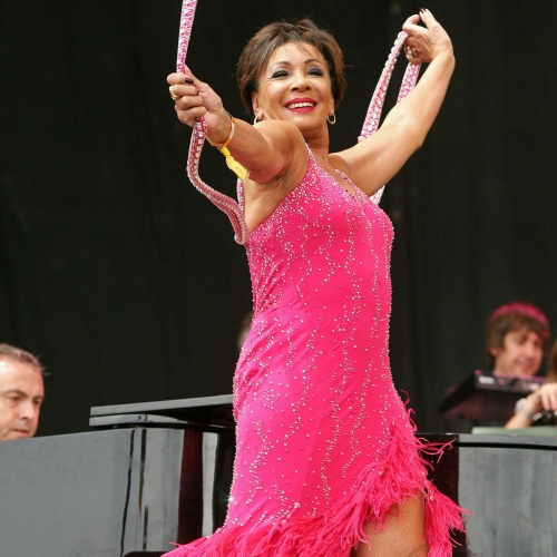 Dame Shirley Bassey - Glastonbury